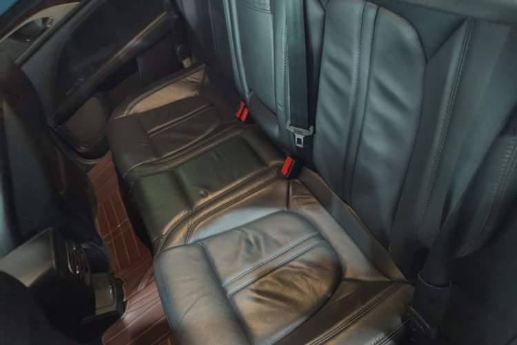 Used Lincoln MKZ 2017 2.0T Luxury Edition Left Rear Seat