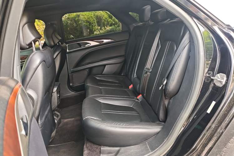 Used Lincoln MKZ 2017 2.0T Luxury Edition Left Rear Seat