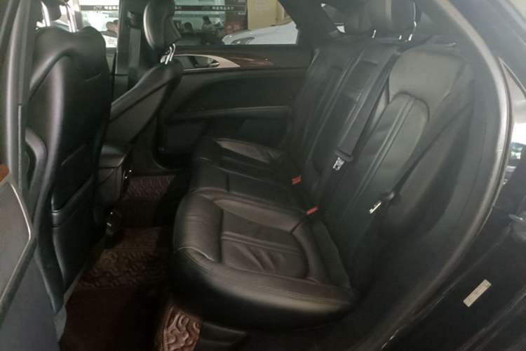 Used Lincoln MKZ 2017 2.0T Luxury Edition Left Rear Seat