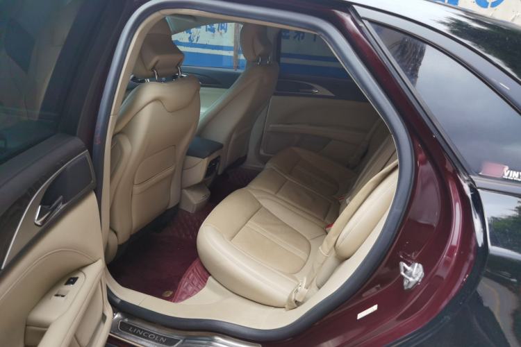 Used Lincoln MKZ 2017 2.0T Luxury Edition Left Rear Seat