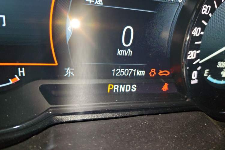 Used Lincoln MKZ 2017 2.0T Luxury Edition Odometer Close Up