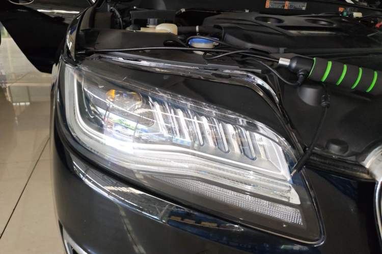 Used Lincoln MKZ 2017 2.0T Luxury Edition Right Front Headlight