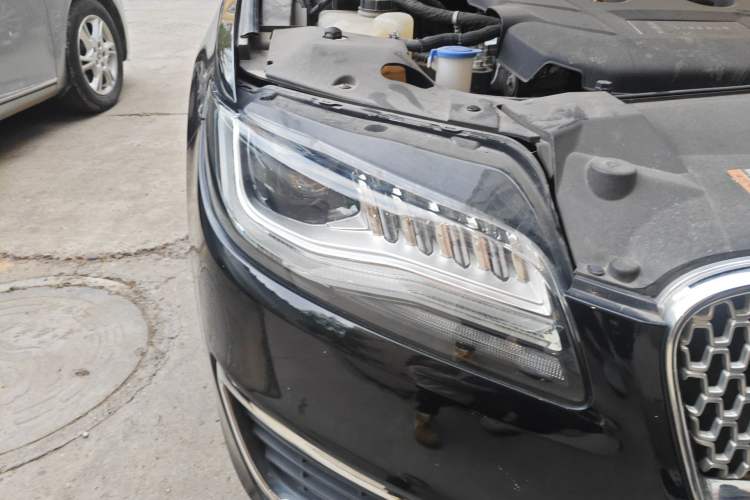 Used Lincoln MKZ 2017 2.0T Luxury Edition Right Front Headlight