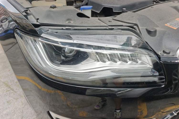 Used Lincoln MKZ 2017 2.0T Luxury Edition Right Front Headlight