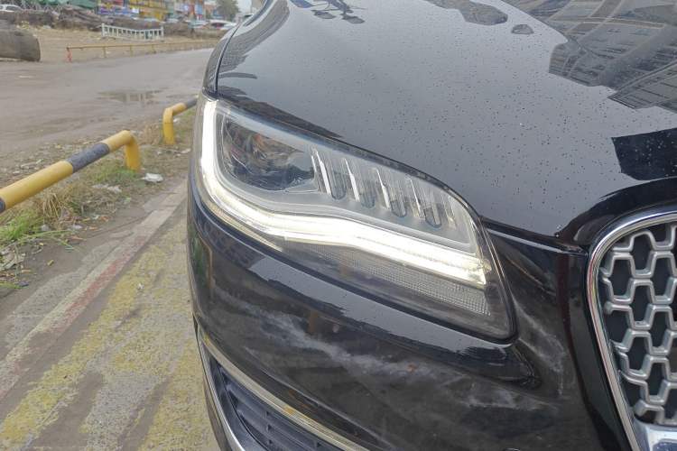 Used Lincoln MKZ 2017 2.0T Luxury Edition Right Front Headlight