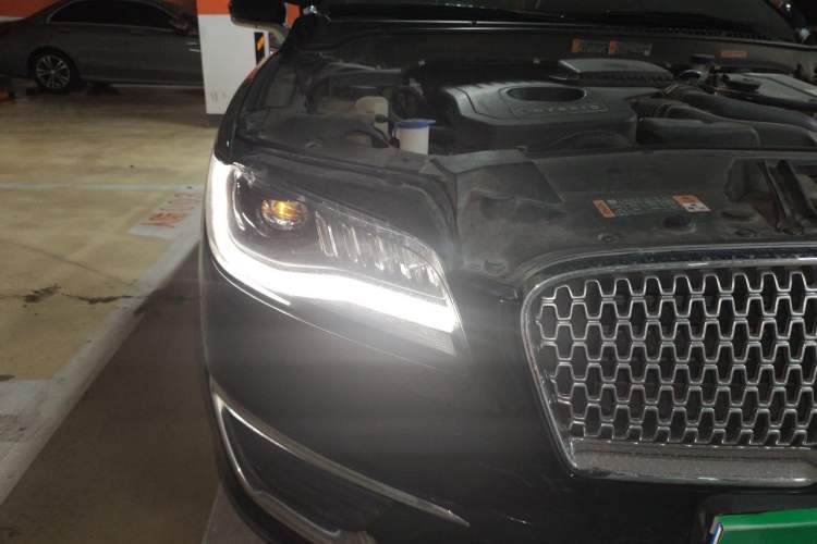 Used Lincoln MKZ 2017 2.0H Hybrid Luxury Edition Right Front Headlight