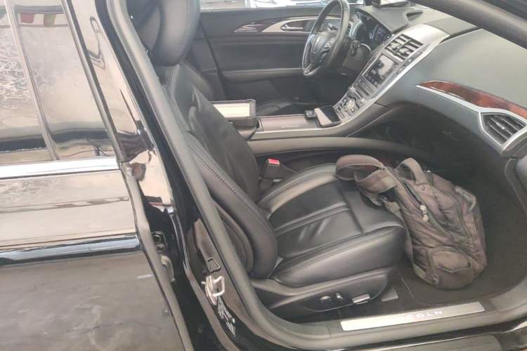 Used Lincoln MKZ 2017 2.0T Luxury Edition Right Front Seat