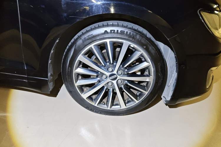 Used Lincoln MKZ 2017 2.0T Luxury Edition Right Front Wheel Hub