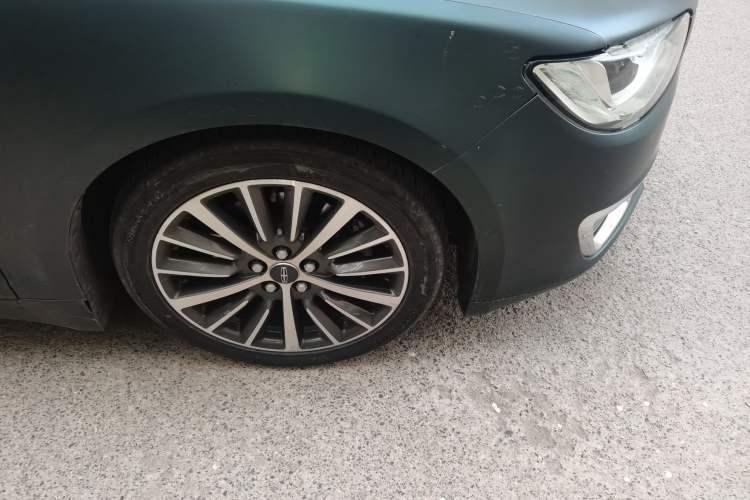 Used Lincoln MKZ 2017 2.0T Luxury Edition Right Front Wheel Hub