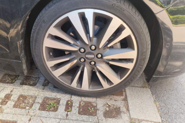 Used Lincoln MKZ 2017 2.0T Prestige Edition Right Front Wheel Hub