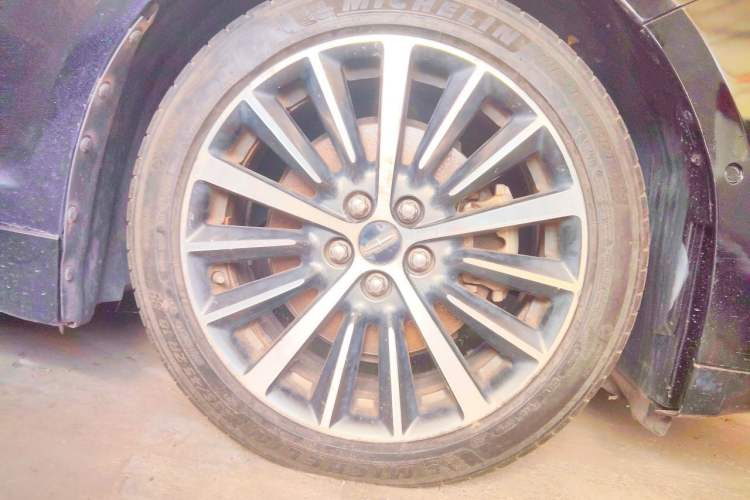 Used Lincoln MKZ 2017 2.0T Luxury Edition Right Front Wheel Hub