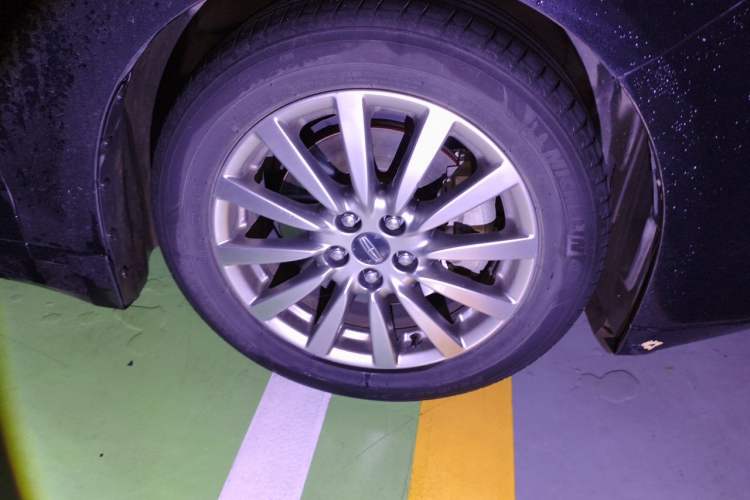 Used Lincoln MKZ 2017 2.0T Luxury Edition Right Front Wheel Hub