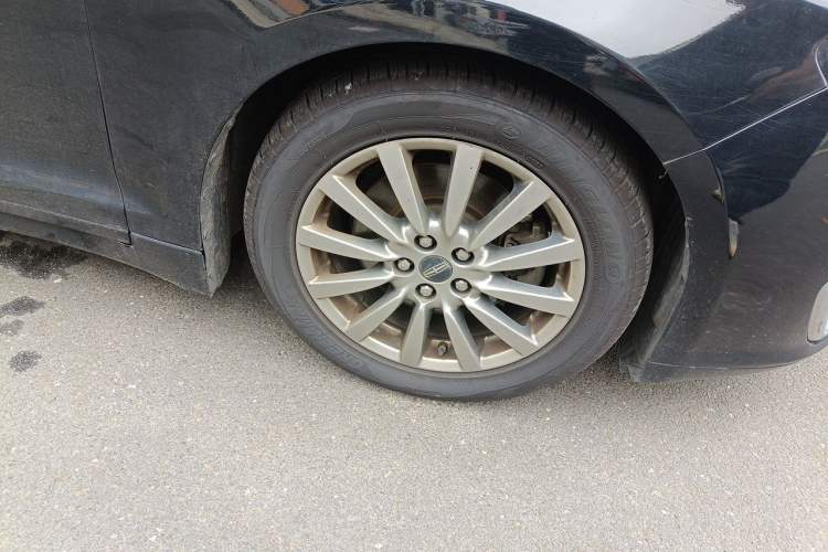 Used Lincoln MKZ 2017 2.0T Luxury Edition Right Front Wheel Hub