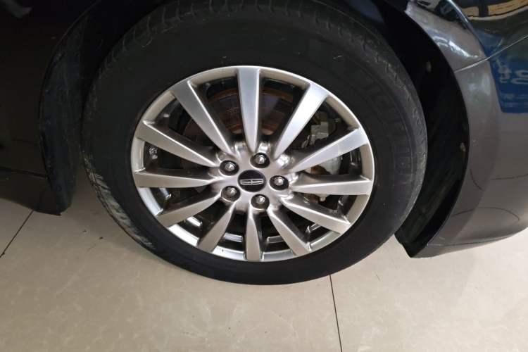 Used Lincoln MKZ 2017 2.0T Luxury Edition Right Front Wheel Hub