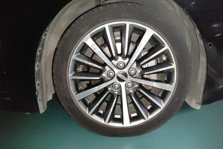 Used Lincoln MKZ 2017 2.0T Luxury Edition Right Front Wheel Hub
