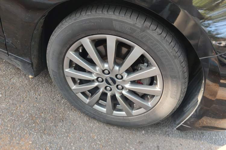 Used Lincoln MKZ 2017 2.0T Luxury Edition Right Front Wheel Hub