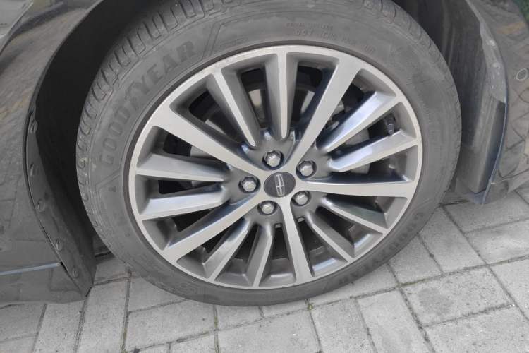 Used Lincoln MKZ 2017 2.0T Luxury Edition Right Front Wheel Hub