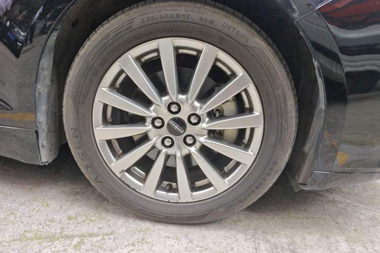 Used Lincoln MKZ 2017 2.0T Luxury Edition Right Front Wheel Hub