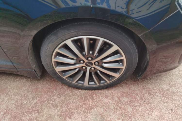 Used Lincoln MKZ 2017 2.0T Luxury Edition Right Front Wheel Hub