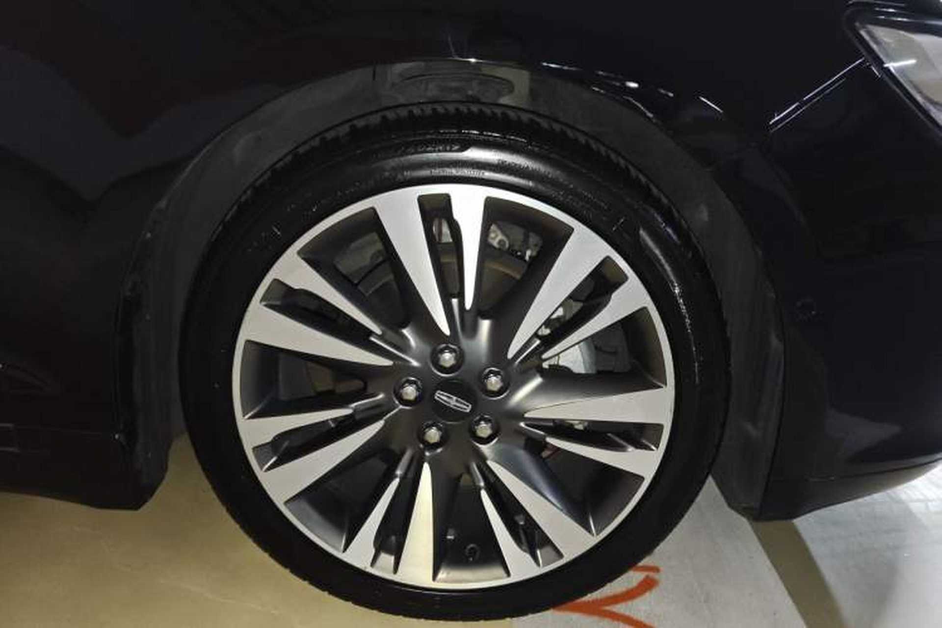 Used Lincoln MKZ 2017 2.0H Hybrid Luxury Edition Right Front Wheel Hub