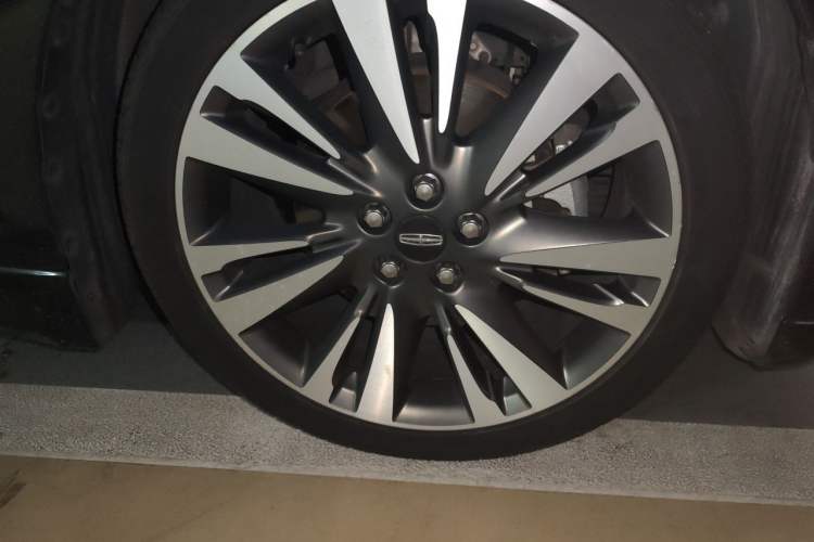 Used Lincoln MKZ 2017 2.0H Hybrid Luxury Edition Right Front Wheel Hub