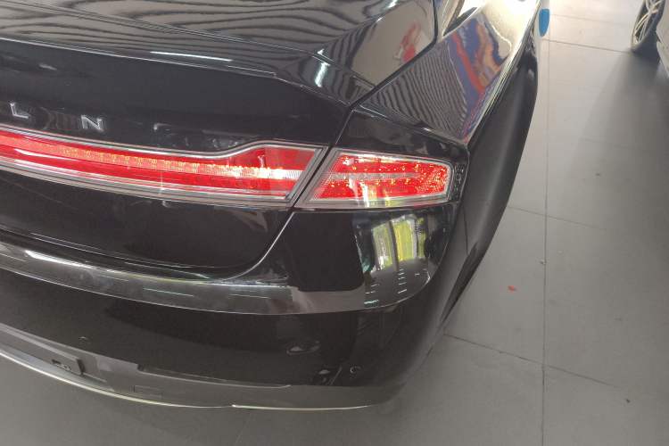 Used Lincoln MKZ 2017 2.0T Luxury Edition Right Rear Taillight