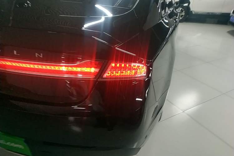 Used Lincoln MKZ 2017 2.0T Luxury Edition Right Rear Taillight