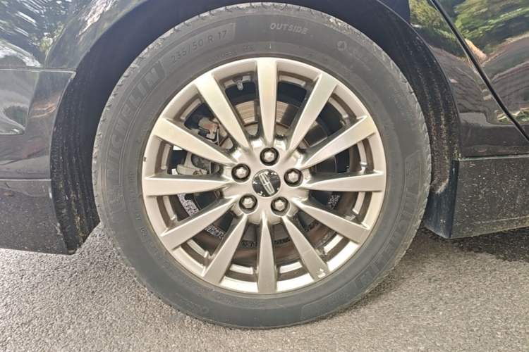 Used Lincoln MKZ 2017 2.0T Luxury Edition Right Rear Wheel Hub