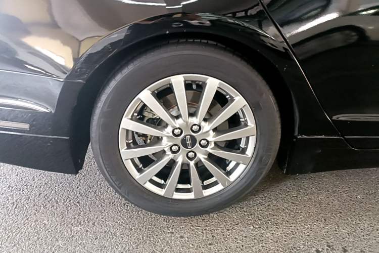 Used Lincoln MKZ 2017 2.0T Luxury Edition Right Rear Wheel Hub