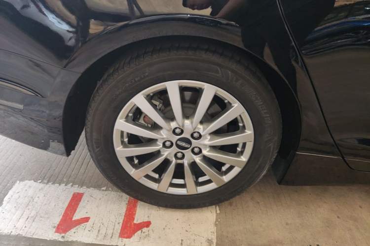 Used Lincoln MKZ 2017 2.0T Luxury Edition Right Rear Wheel Hub