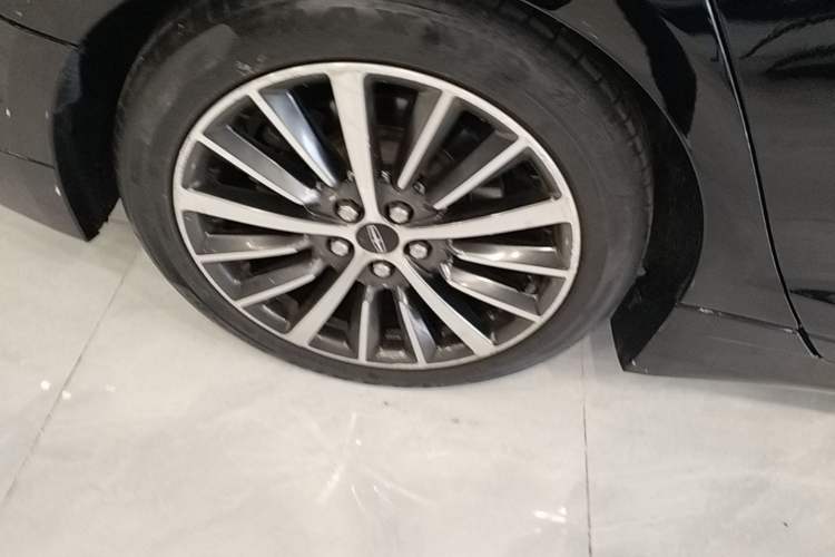 Used Lincoln MKZ 2017 2.0T Luxury Edition Right Rear Wheel Hub