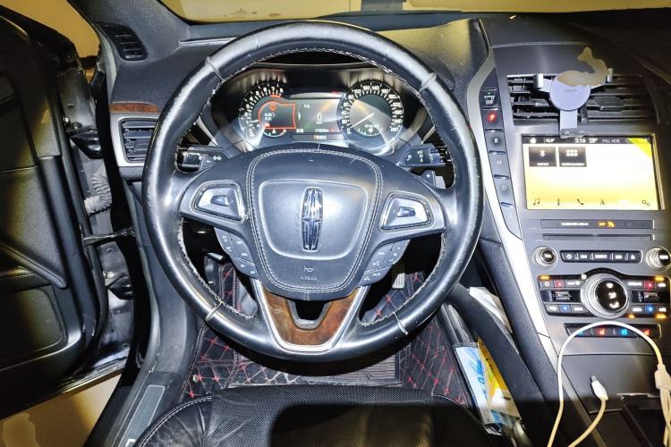 Used Lincoln MKZ 2017 2.0T Luxury Edition Steering Wheel