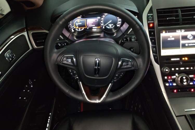 Used Lincoln MKZ 2017 2.0T Luxury Edition Steering Wheel