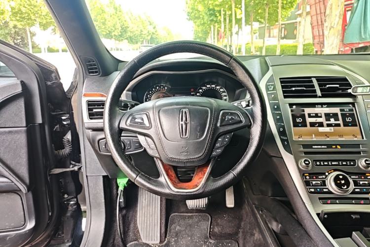 Used Lincoln MKZ 2017 2.0T Luxury Edition Steering Wheel