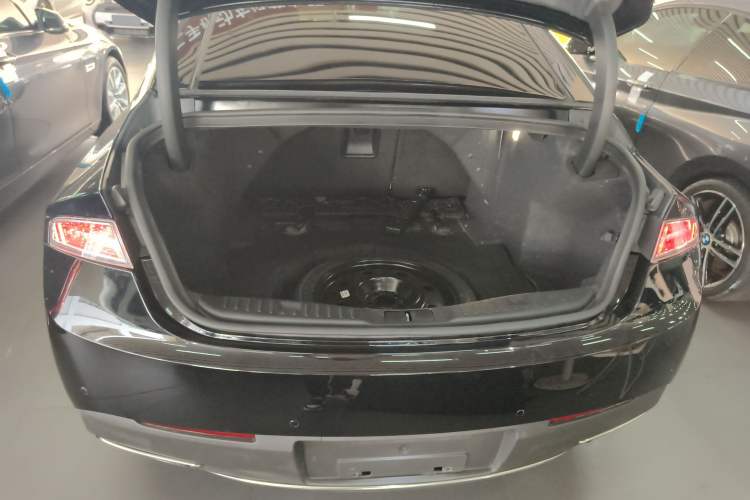 Used Lincoln MKZ 2017 2.0T Luxury Edition Trunk