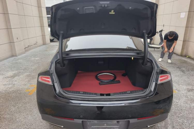 Used Lincoln MKZ 2017 2.0T Luxury Edition Trunk