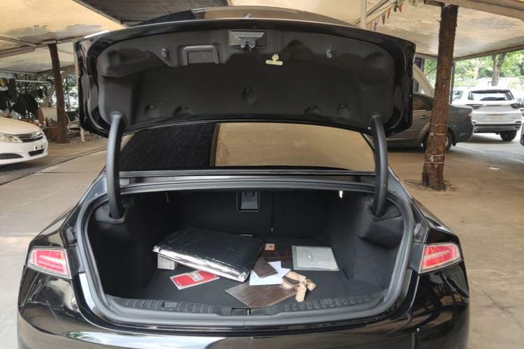 Used Lincoln MKZ 2017 2.0T Luxury Edition Trunk