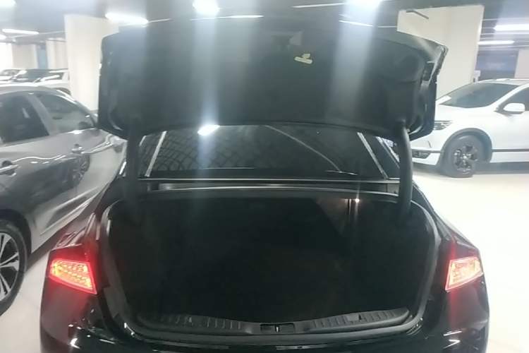 Used Lincoln MKZ 2017 2.0T Luxury Edition Trunk