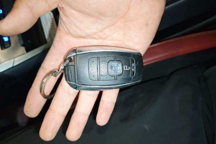 Used Lincoln MKZ 2017 2.0T Luxury Edition Vehicle Key
