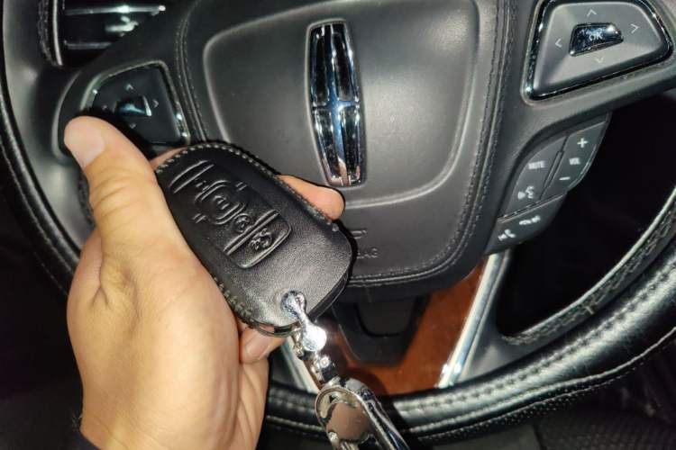 Used Lincoln MKZ 2017 2.0T Luxury Edition Vehicle Key