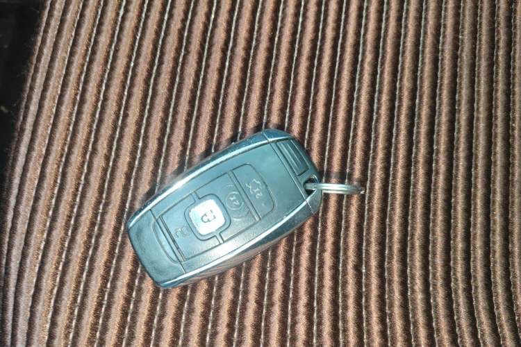 Used Lincoln MKZ 2017 2.0T Luxury Edition Vehicle Key