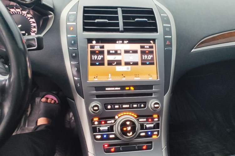 Used Lincoln MKZ 2017 2.0T Luxury Edition Audio And AC Panel