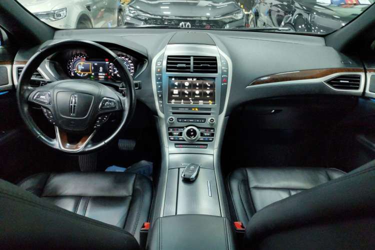 Used Lincoln MKZ 2017 2.0T Luxury Edition Center Console