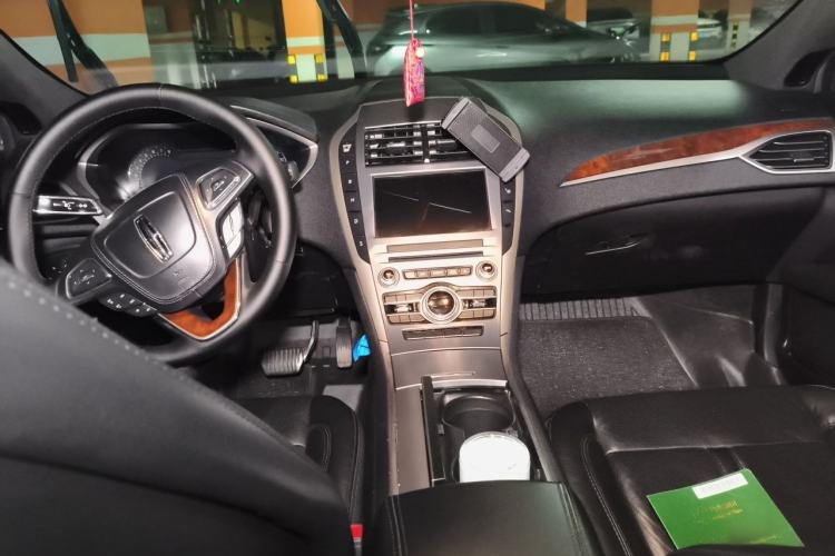 Used Lincoln MKZ 2017 2.0T Luxury Edition Center Console