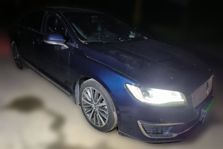Used Lincoln MKZ 2017 2.0T Luxury Edition Front Right 45 Deg