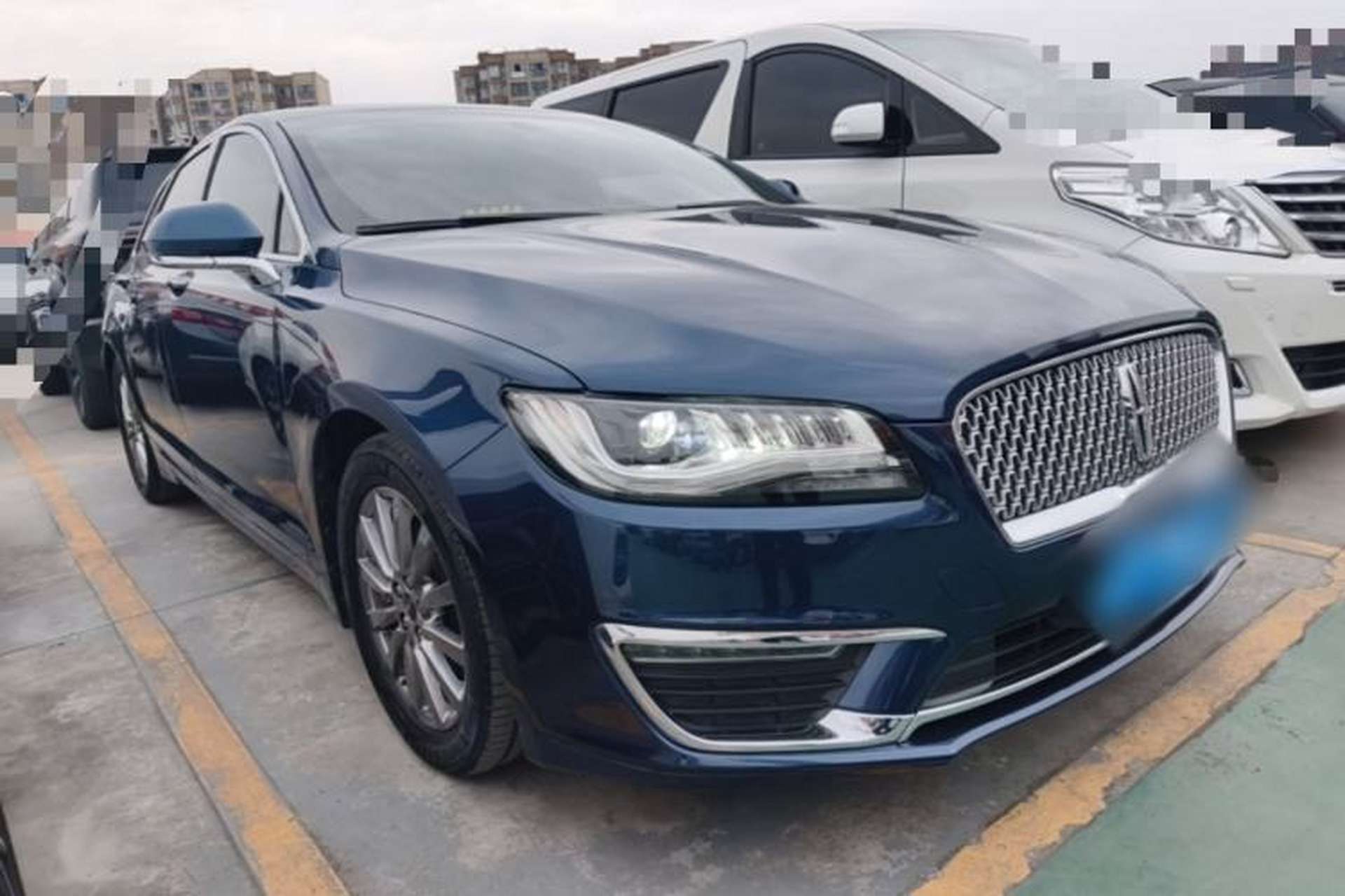 Used Lincoln MKZ 2017 2.0T Luxury Edition Front Right 45 Deg