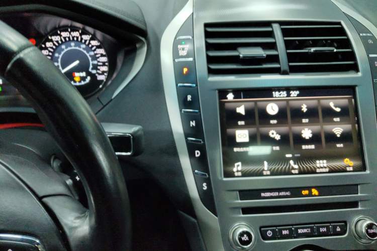 Used Lincoln MKZ 2017 2.0T Luxury Edition Gear Lever