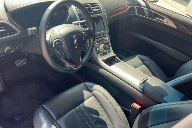Used Lincoln MKZ 2017 2.0T Luxury Edition Interior 2