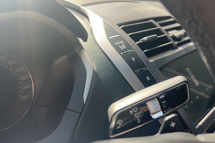 Used Lincoln MKZ 2017 2.0T Luxury Edition Interior 3