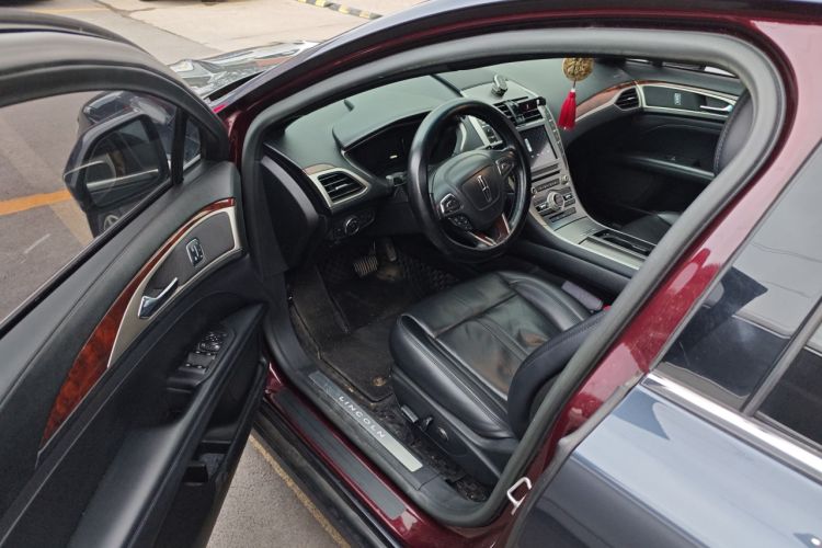 Used Lincoln MKZ 2017 2.0T Luxury Edition Interior 3